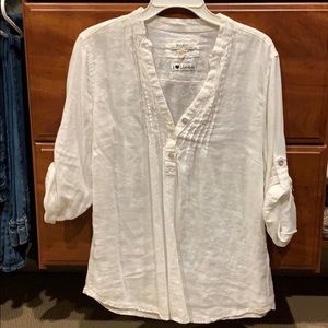 White linen top. 3/4 sleeve